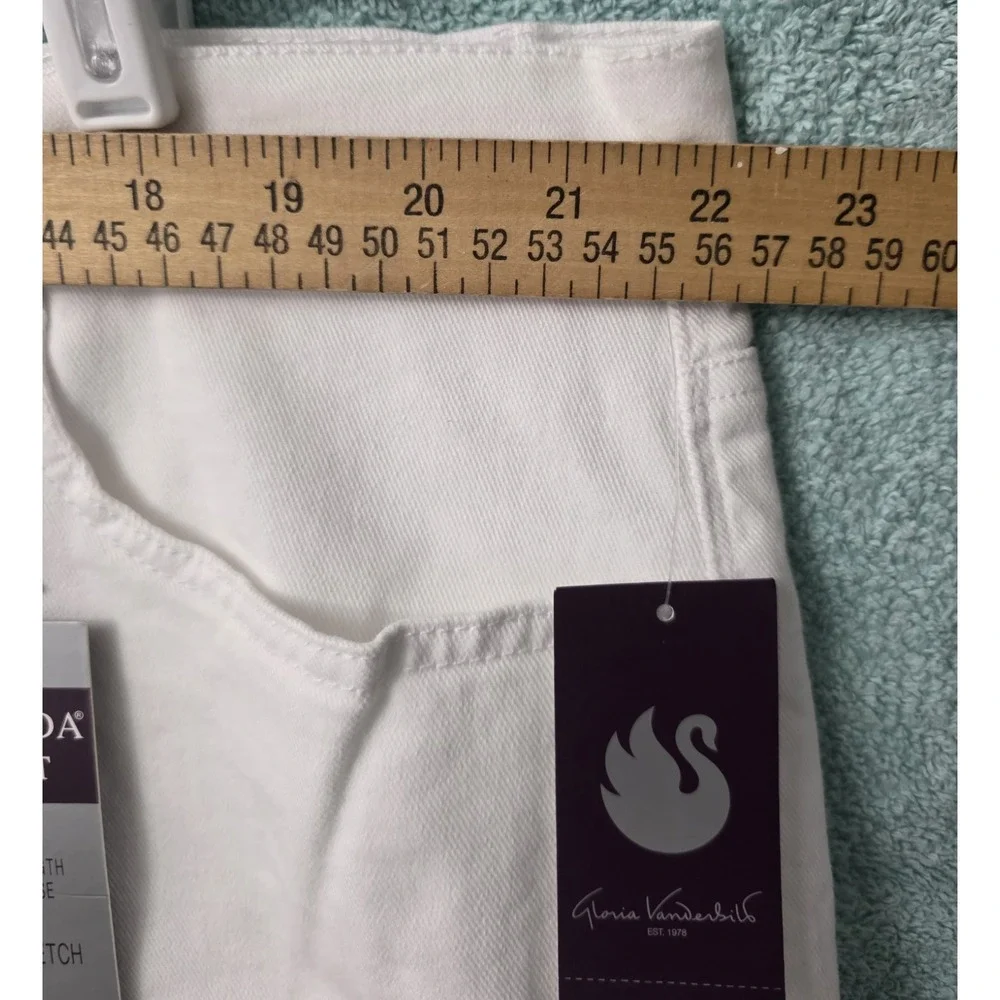 Gloria Vanderbilt product pair